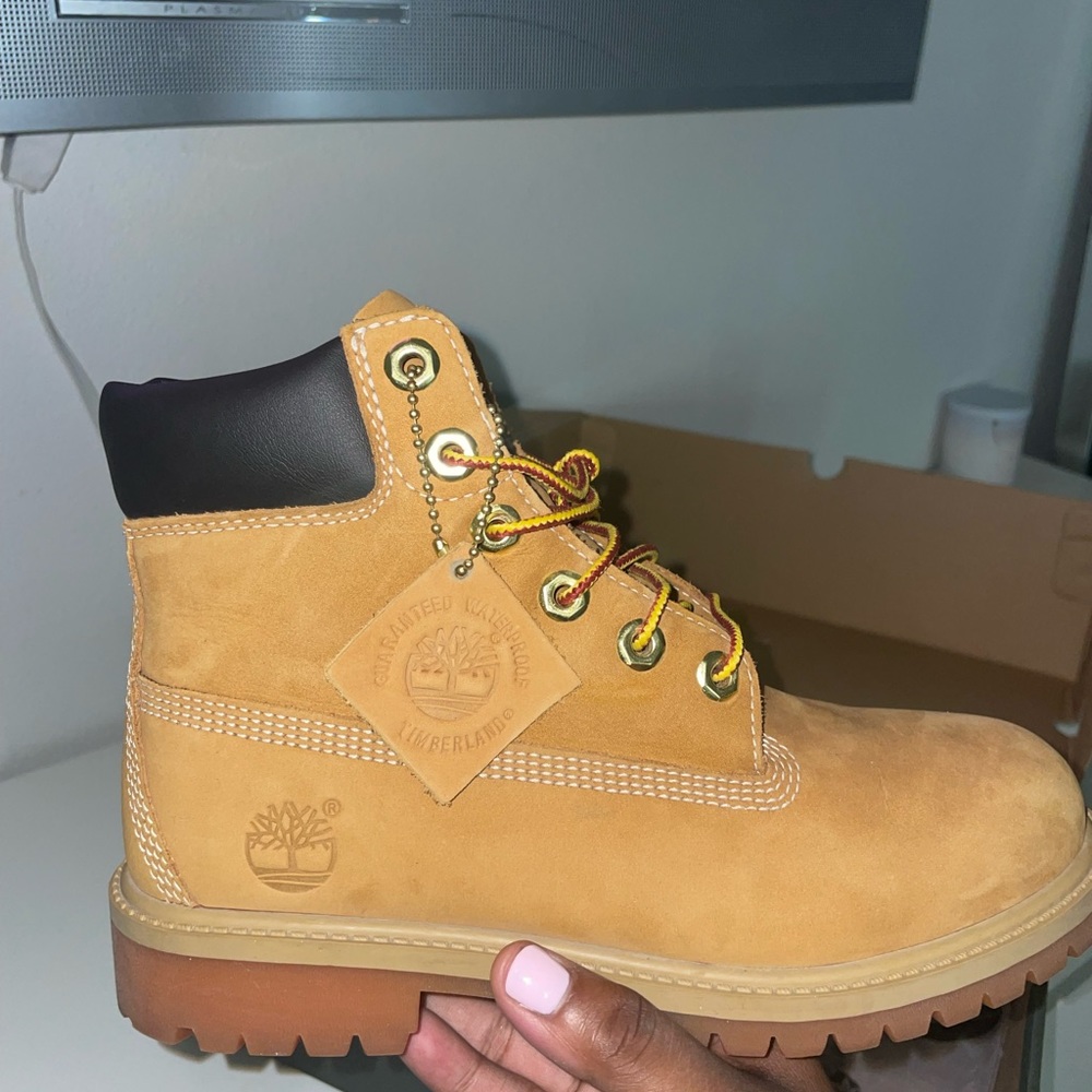 Womens Timberland boots NEW! size 5 kids size 7 in womens